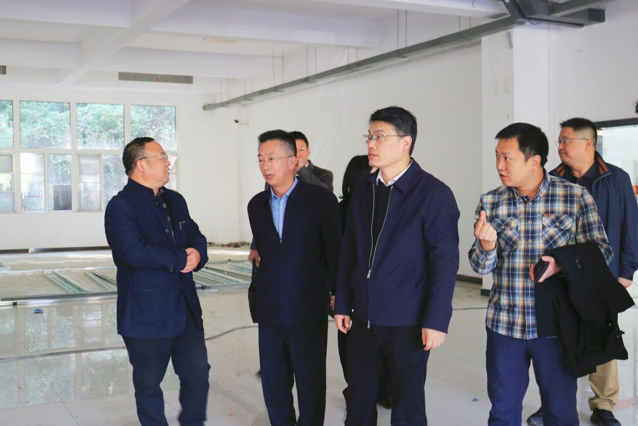 校长胡国珍实地调研校园重点建设项目