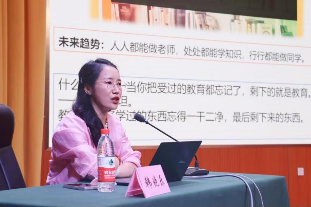 学校举办教师教学能力提升培训班